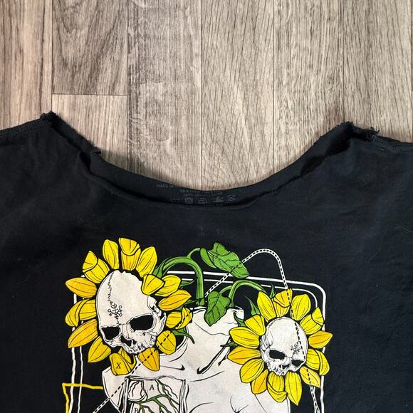 Black Graphic Skull Sunflower Tee Distressed Edge Crewneck Unisex Tee Shirt - Picture 4 of 6